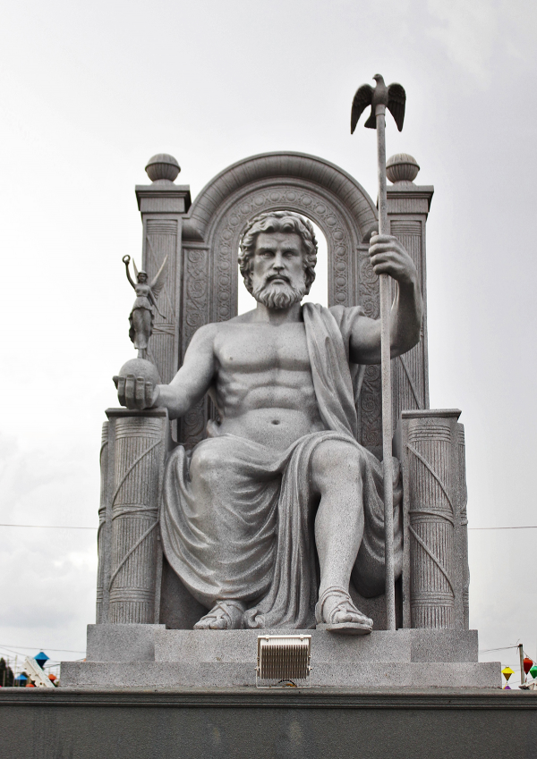 tượng thần Zeus trang trí khu đô thị